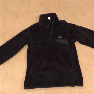 Women’s Patagonia black fleece pullover